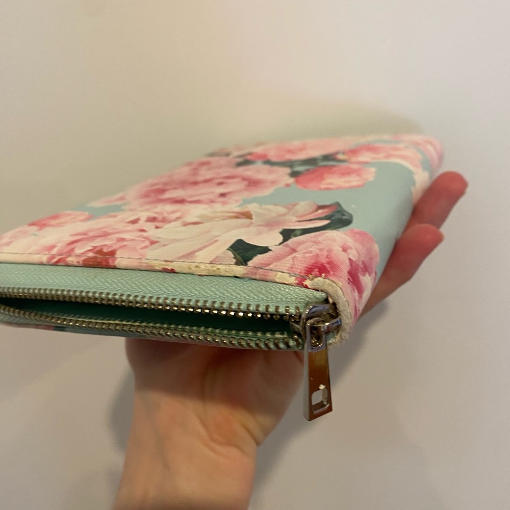 Forever New travel wallet - Picture 5 of 6